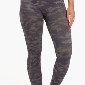 Spanx Look at Me Now Seamless Leggings Small